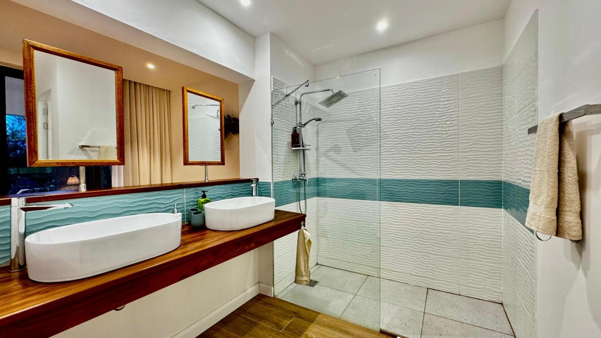 Appartement De Luxe Piscine Et Vue Mer Rivière Noire Exterior foto